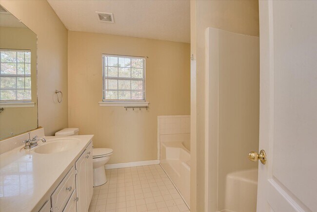 Building Photo - 2102 Howard Mill Rd