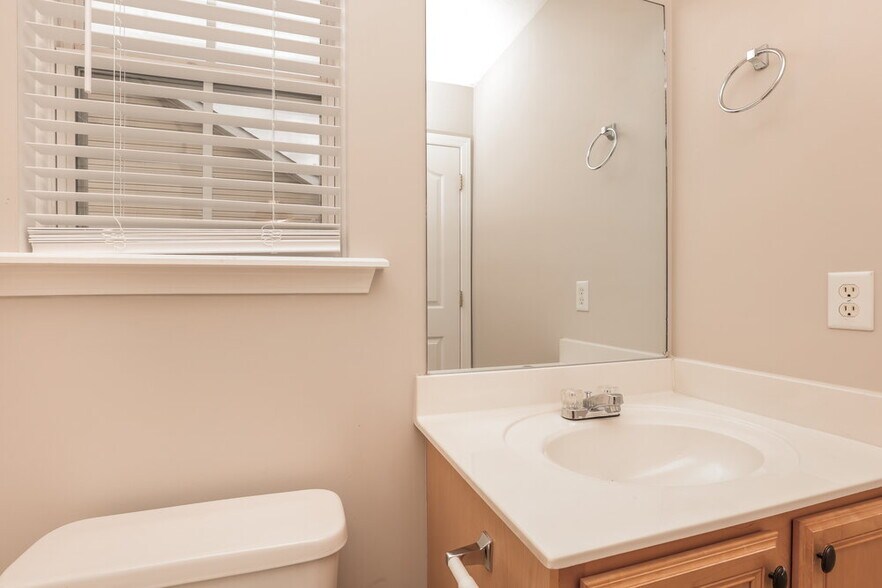 Building Photo - 852 Dover Glen Dr