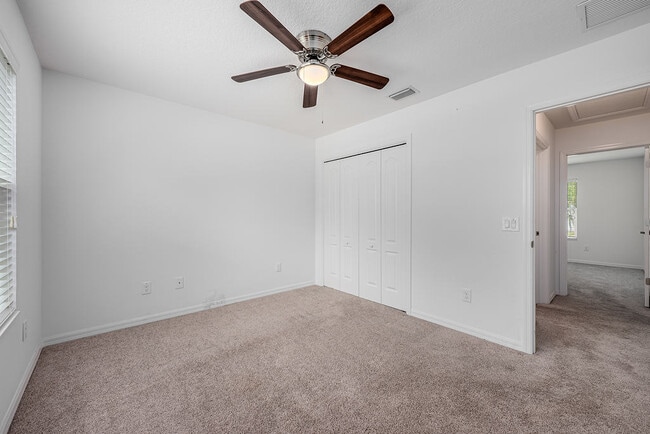 Building Photo - 1329 Paradise Dr