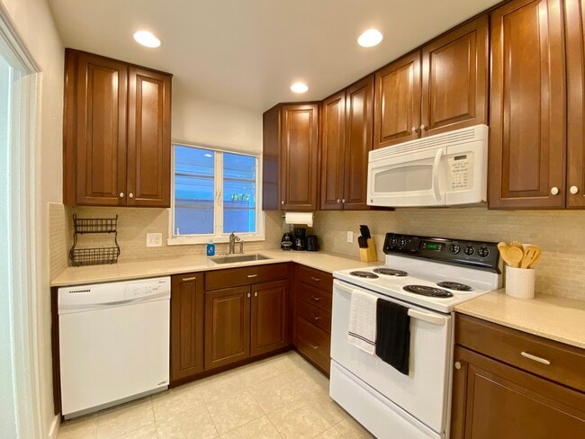 Building Photo - 710 W Palo Verde Dr