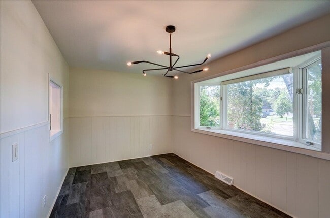 Building Photo - 401 Merrill Crest Dr