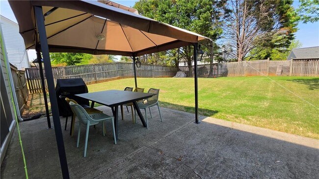 Building Photo - 7430 Newstead Dr