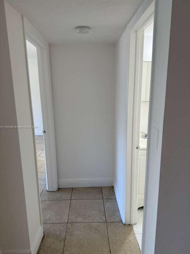 Building Photo - 6960 Miami Gardens Dr