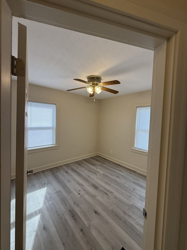 Building Photo - Beautiful 3 Bedroom 1 Bathroom Home