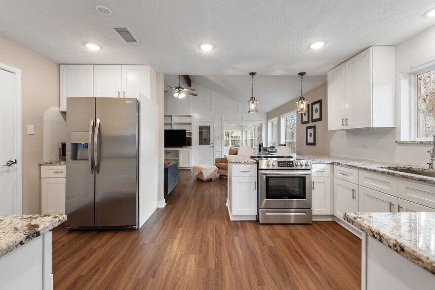 Building Photo - 2907 Broadmoor Dr