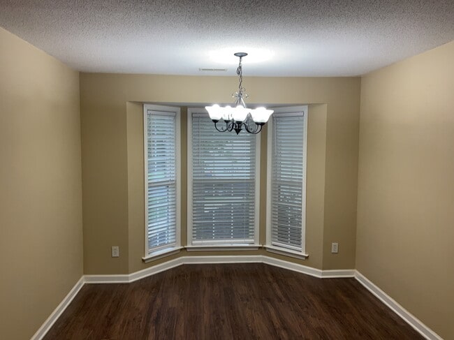 Building Photo - 1706 Hargrove Dr