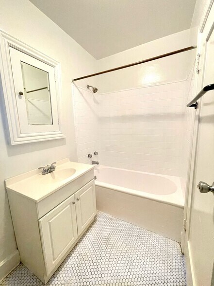 Bathroom View 2 - 719 1/2 N Ridgewood Pl