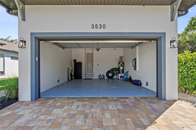 Building Photo - 3530 Hibiscus Ave