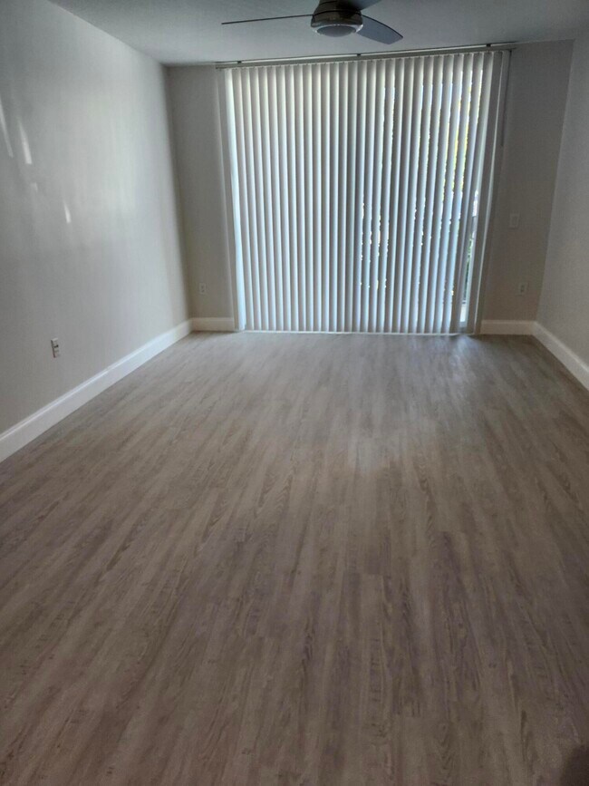 Building Photo - 505 Villa Cir