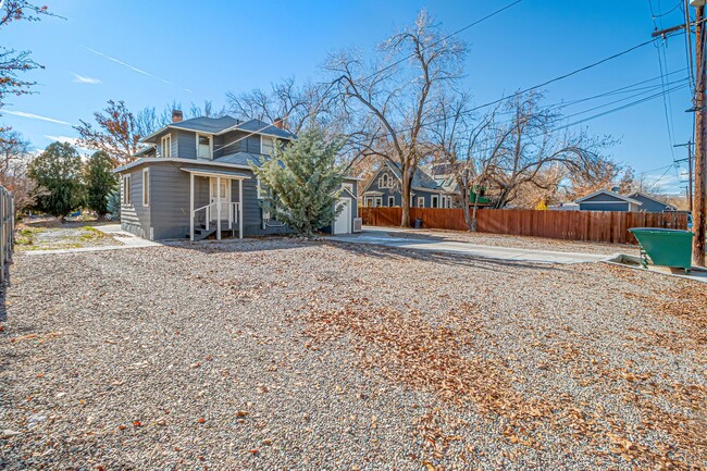 Building Photo - Renovated Upstairs 4-Bedroom, 2-Bath Apart...