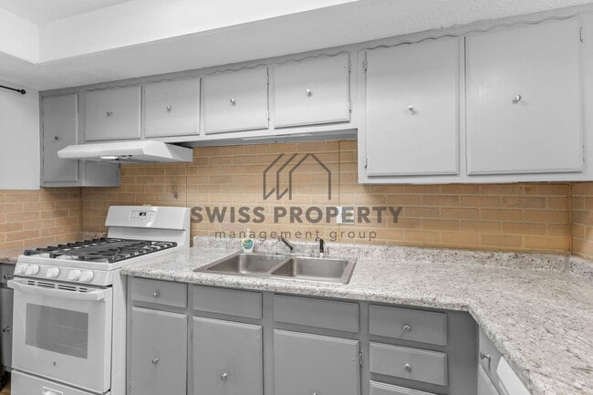 Building Photo - 5 King Arthur Ct