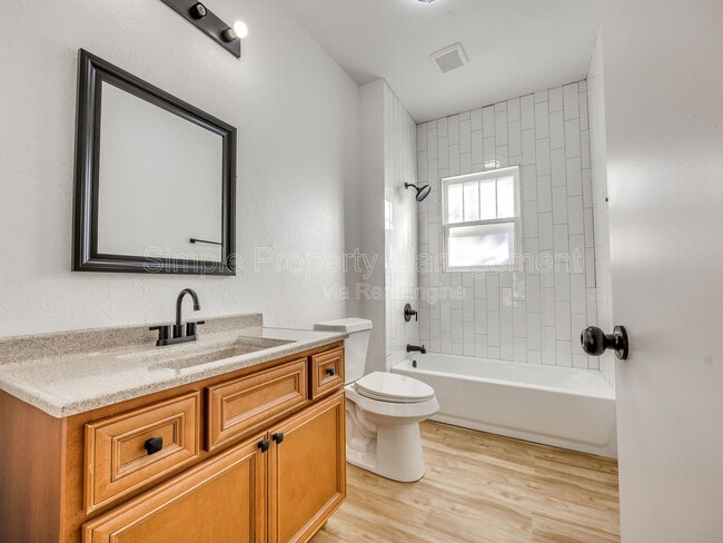 Building Photo - 811 W Wade St