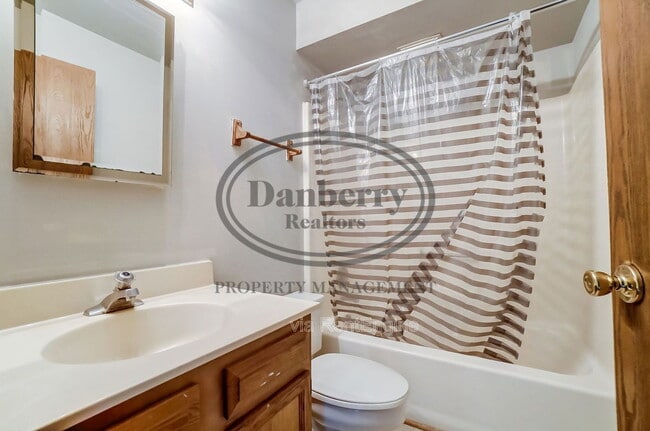 Building Photo - 3164 Kylemore Rd