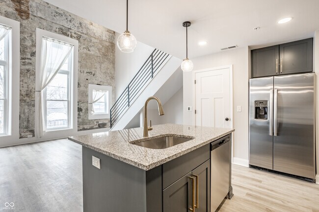 Building Photo - 108 W Main St