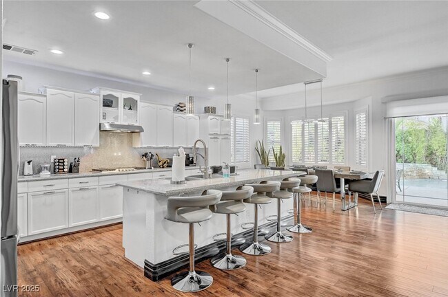 Building Photo - 9593 Los Cotos Ct
