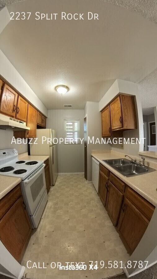 Building Photo - 2237 Split Rock Dr