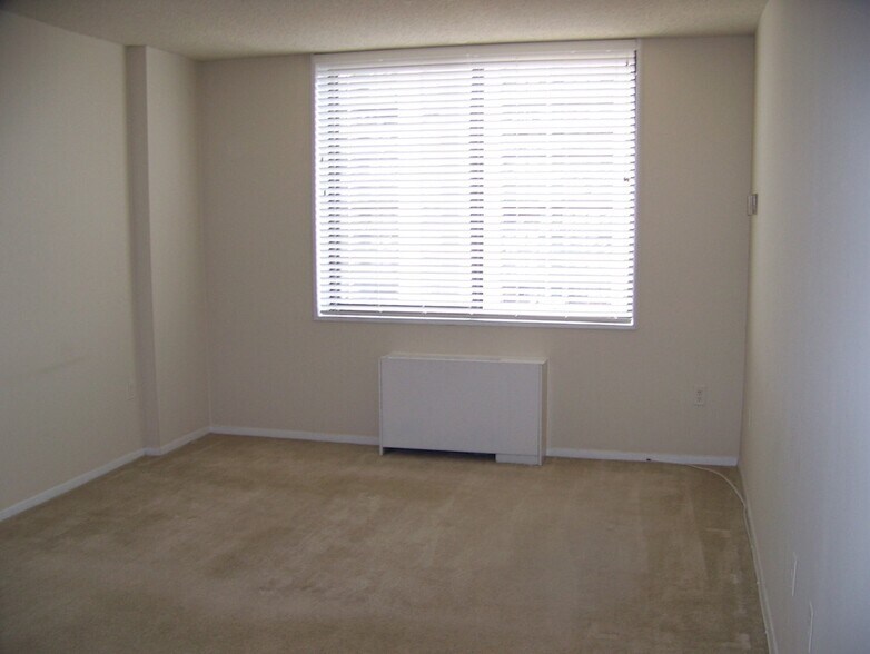 Building Photo - 3705 S George Mason Dr