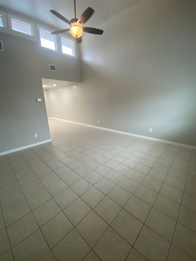 Building Photo - 518 Peterson Dr