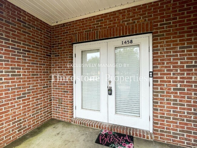 Building Photo - 1458 Landau Rd