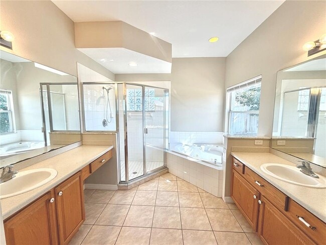 Building Photo - 1044 Longville Cir