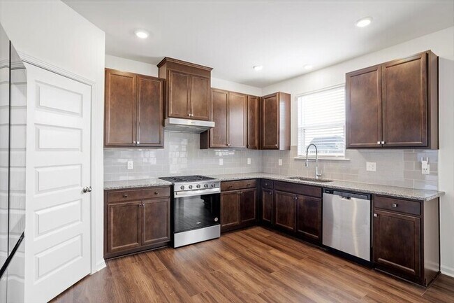 Building Photo - 645 Thomas Gage Dr