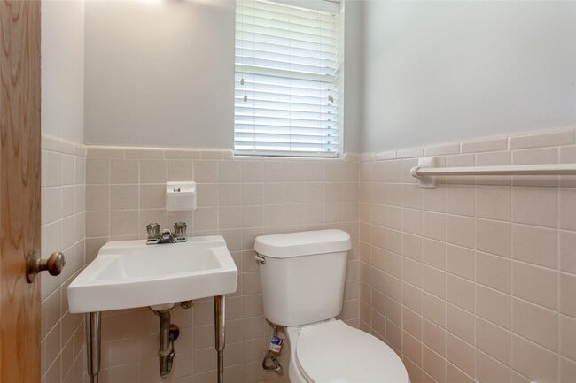 Building Photo - 6105 E University Blvd