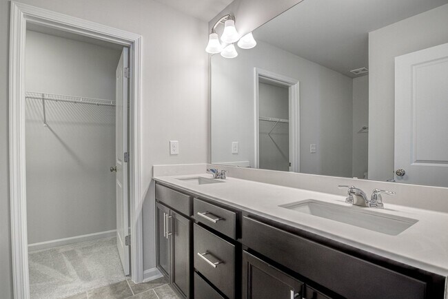 Building Photo - 2437 Kasota Ln