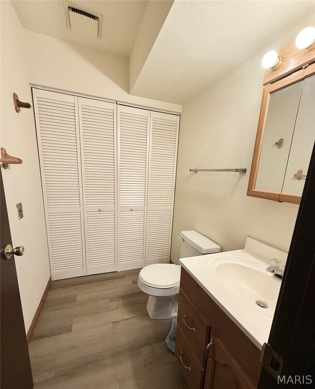 Building Photo - 814 White Oak Dr