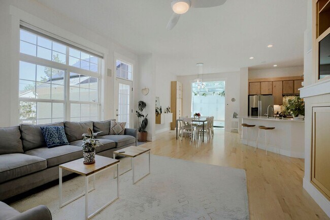 Building Photo - Gorgeous 4 Bedroom Home in NW Indian Peaks Neighborhood. Hardwood floors, Wine Closet and More