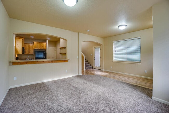 Building Photo - BEAUTIFUL THREE BEDROOM IN HAZEL DELL