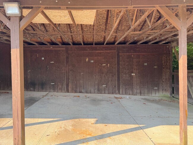 Building Photo - 2050 Augusta Blvd