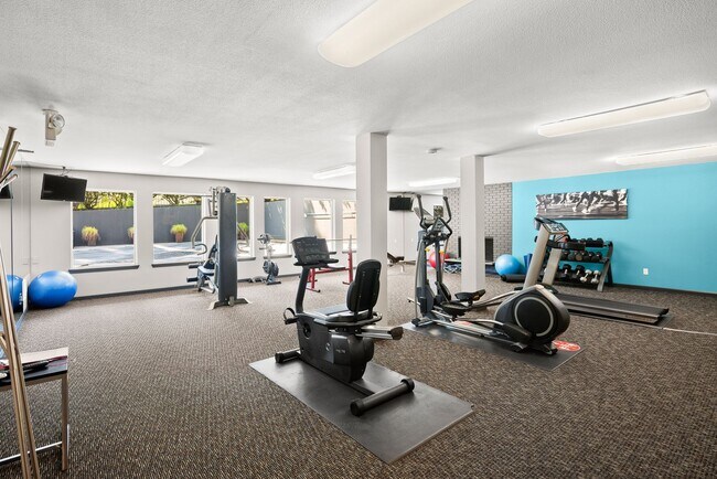 Building Photo - STYLISH 2 BED/2 BATHS LAKE OSWEGO CONDO