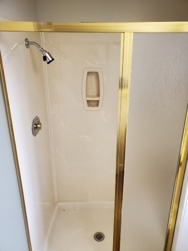 shower in guest bathroom - 2040 Goldenrod Ln