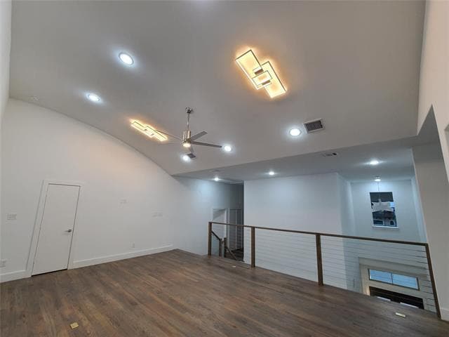 Building Photo - 2812 Almanzor Avenue