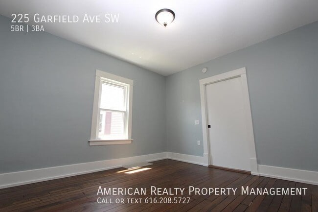 Building Photo - 225 Garfield Ave SW