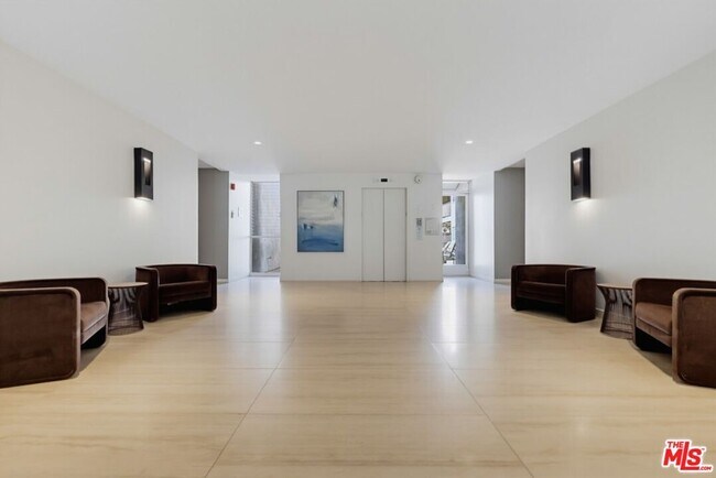 Building Photo - 949 Kings Rd