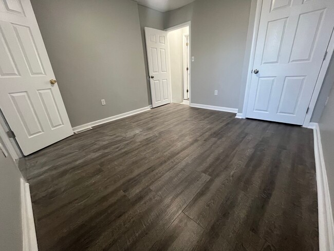 Building Photo - New 2 Bed/2Bath Home near Bergen Square in...