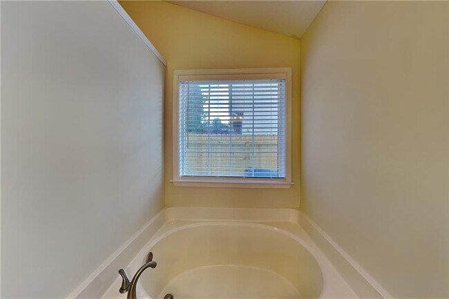 Building Photo - 3165 Bellestone Ct