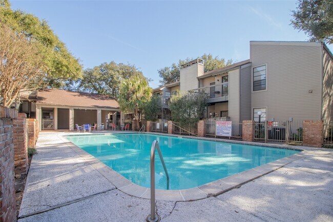 Building Photo - 9707 Richmond Ave.