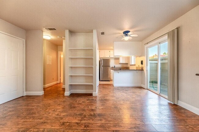 Building Photo - Move-In Ready 1-Bedroom Condo Cobblestone Glen SEE VIDEO