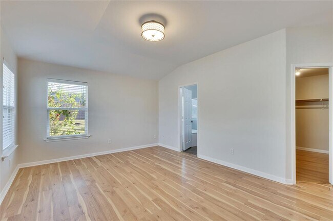 Building Photo - 600 Lakemont Dr