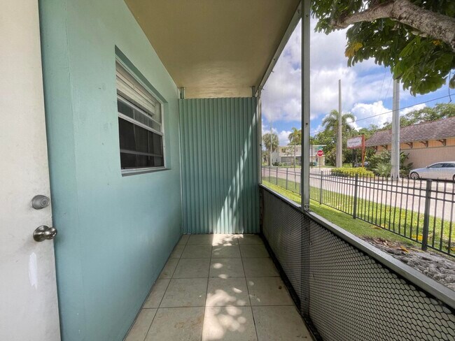 Building Photo - 306 E Ocean Ave