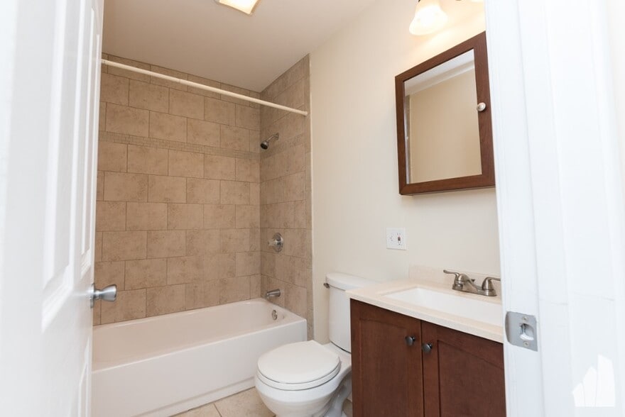 Building Photo - 532 W Arlington Pl