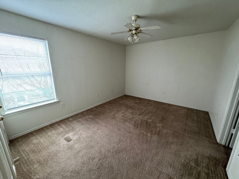 Building Photo - 3301 Toledo Dr