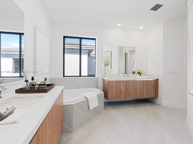 Building Photo - 19701 NE 16th Pl