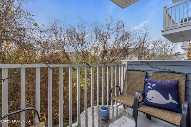 Building Photo - 336 E Lacey Rd