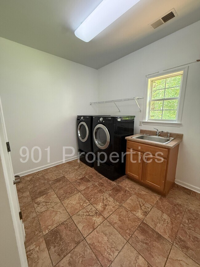 Building Photo - 5167 Rachel Forest Cove