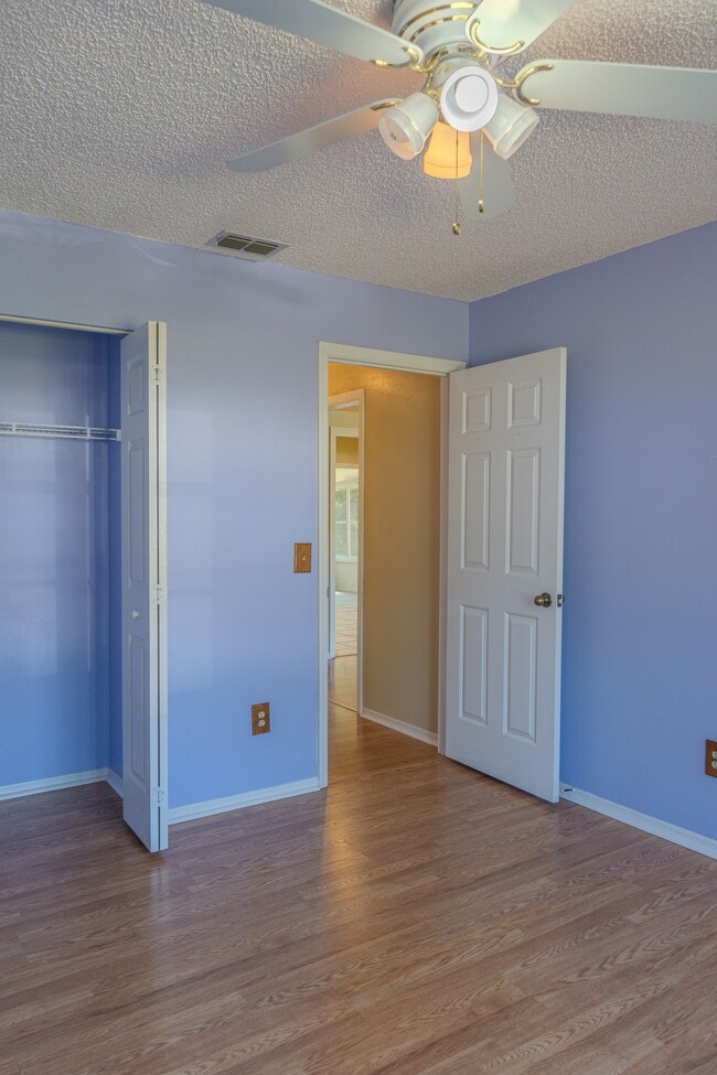 Building Photo - 1011 Shayler Ave