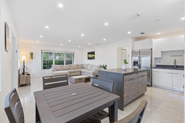 Building Photo - 1409 NE 2nd Ave