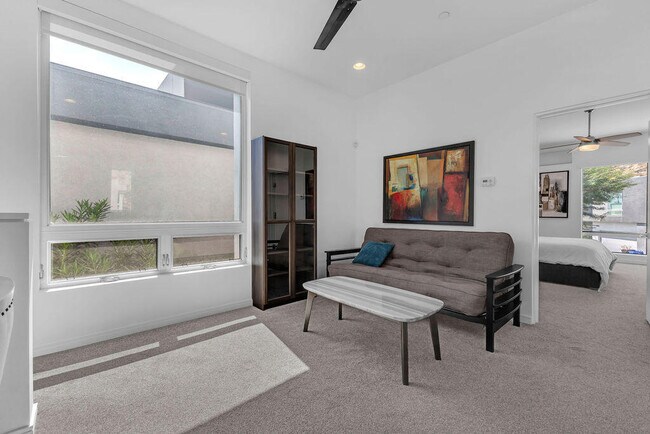 Building Photo - 350 Goleta Way